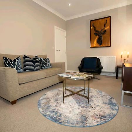Stones Throw Apartment Скарбъро Екстериор снимка