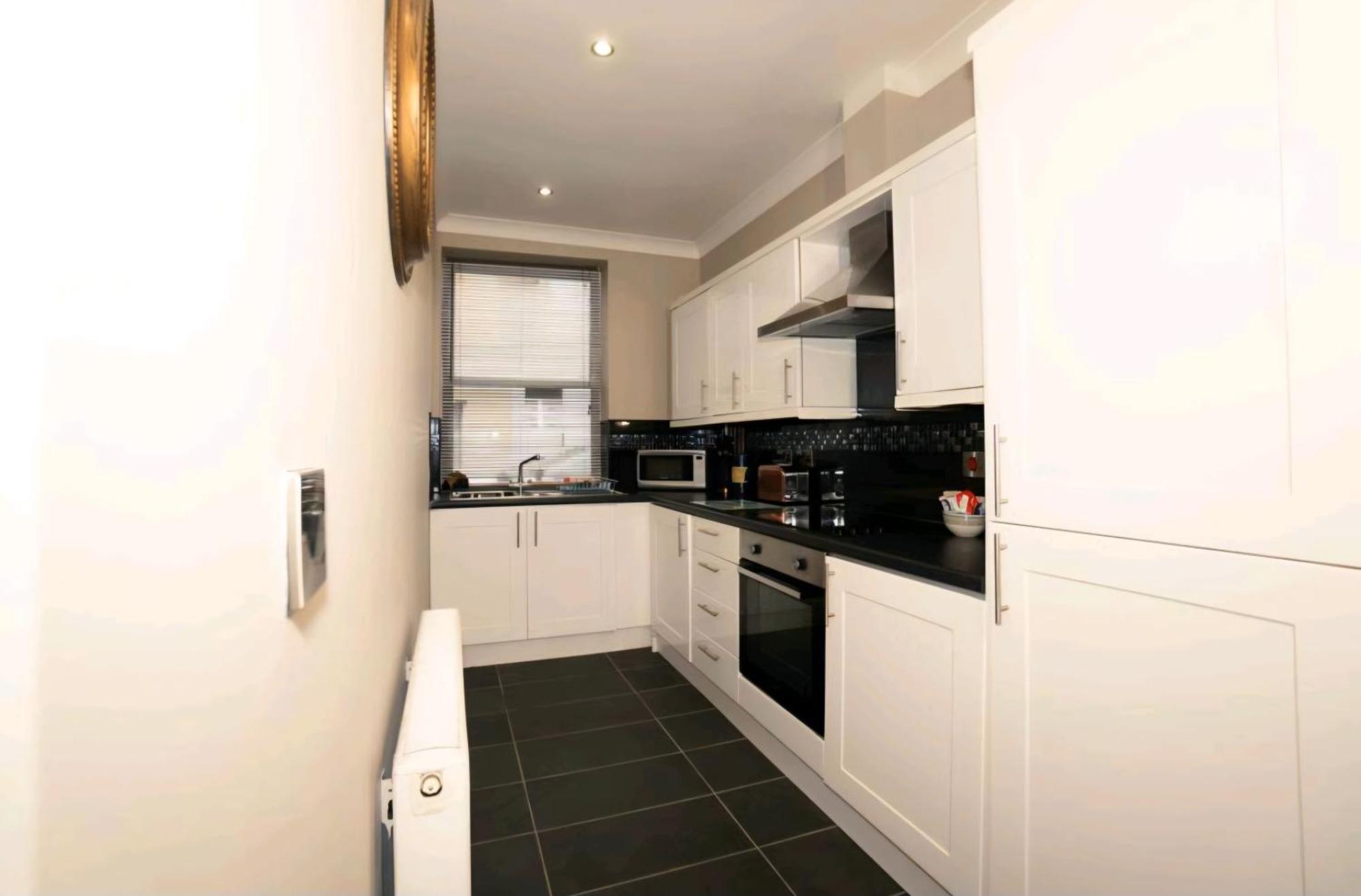 Stones Throw Apartment Скарбъро Екстериор снимка