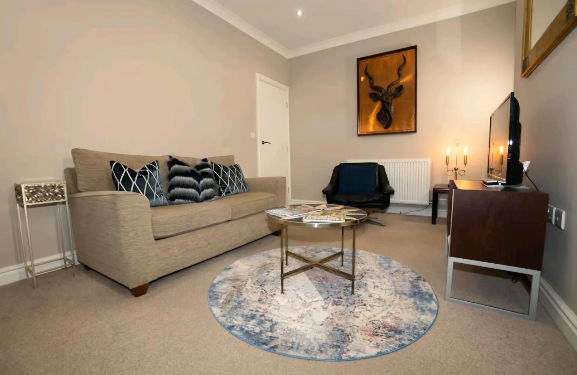 Stones Throw Apartment Скарбъро Екстериор снимка