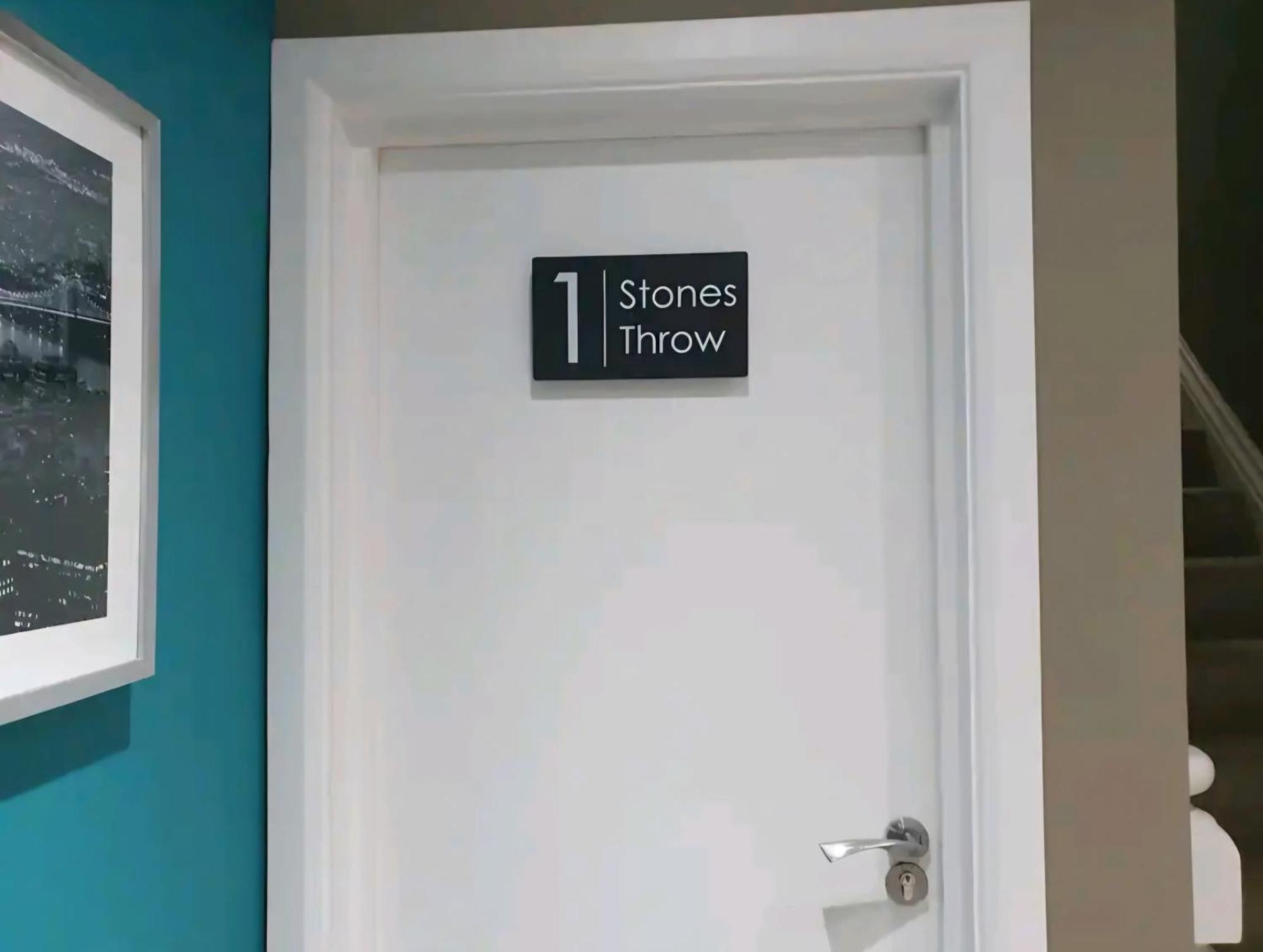 Stones Throw Apartment Скарбъро Екстериор снимка