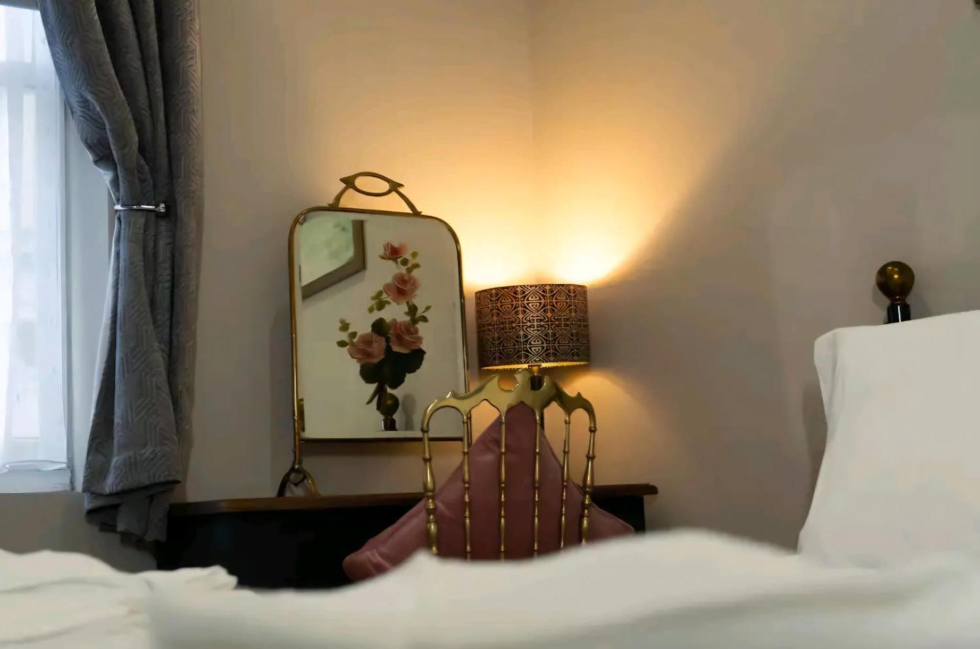 Stones Throw Apartment Скарбъро Екстериор снимка